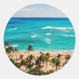 Erhöhte Ansicht einer Waikiki-Strandszene, Honolul Runder Aufkleber