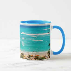 Erhöhte Ansicht eines Strandpanoramas in Waikiki, Tasse