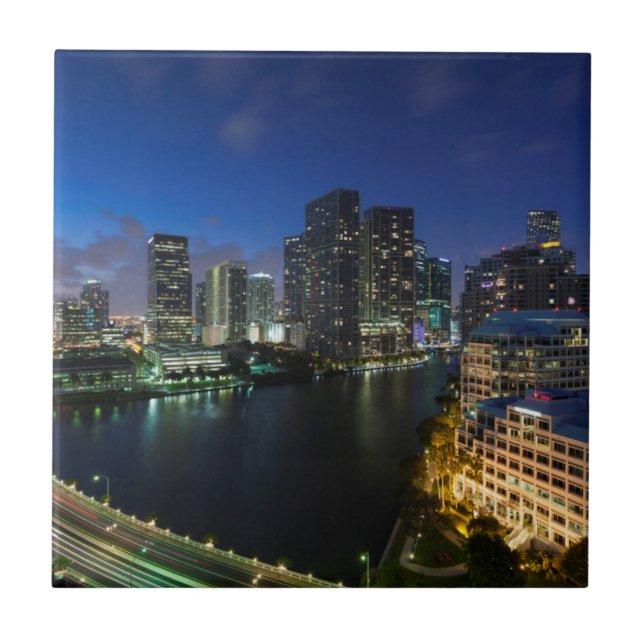 Erhöhte City-Skyline von Brickell Key Fliese (Vorderseite)