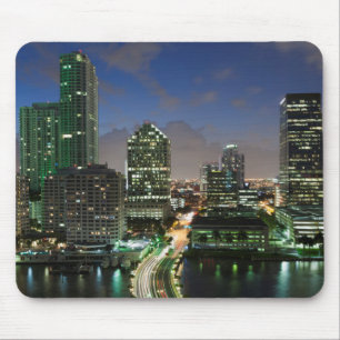 Erhöhte Stadtsilhouette Mousepad