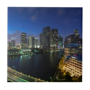 Erhöhte Stadtsilhouette von Brickell Key Fliese