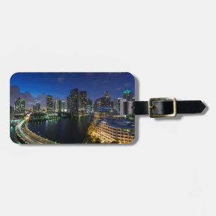 Erhöhte Stadtsilhouette von Brickell Key Gepäckanhänger