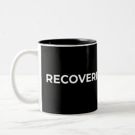 Erholter Optimist Minimalist Typografisch Schwarz Zweifarbige Tasse