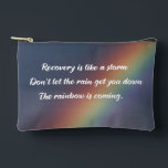 Erholung der Drogensucht Zubehörtasche<br><div class="desc">Erholung ist wie ein Sturm. Lass nicht,  dass der Regen dich runterbringt! Der Regenbogen kommt. Eine motivierend Erholung der Drogensucht zitiert Kosmetiktüte mit einem schönen inspirierenden Regenbogenbild.</div>