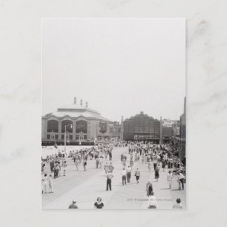 Erholungsorttouristen auf Esplanade Postkarte