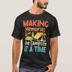 Erinnerungen auf einem Campingplatz zu einem Campi T-Shirt