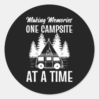 Erinnerungen einen Campingplatz zu einem abenteuer Runder Aufkleber