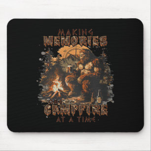 Erinnerungen rund um das Lagerfeuer Bigfoot Mousepad