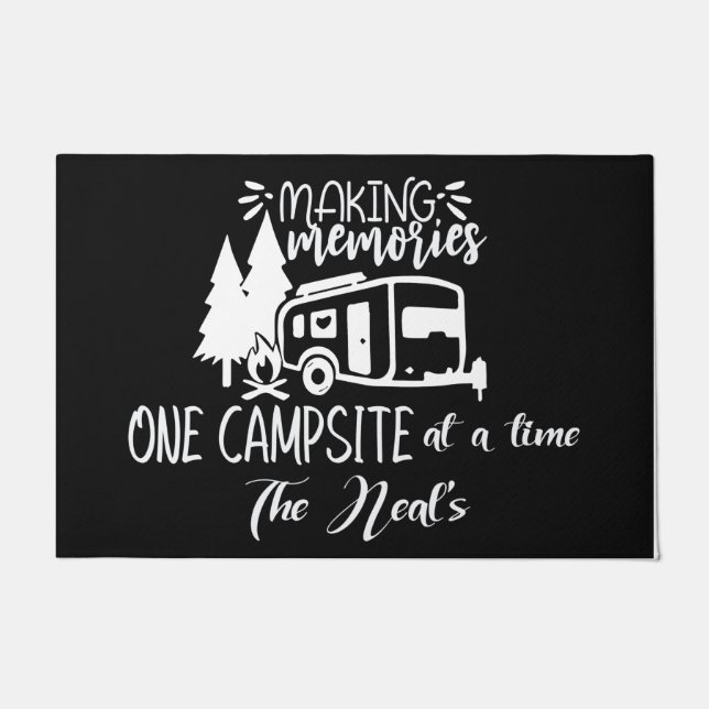 Erinnerungen vor der Tür stellen, einen Campingpla Fußmatte (Vorderseite)