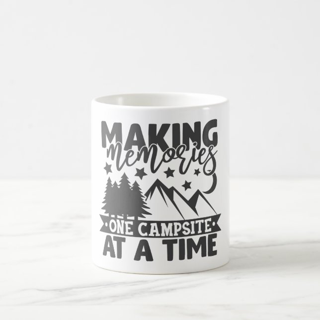 Erinnerungen zu einem Campingplatz zur selben Zeit Kaffeetasse (Mittel)