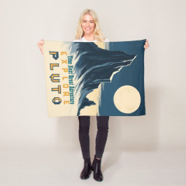 Erkunden Sie den Pluto Vintage-Reiseposter - Retro Fleecedecke