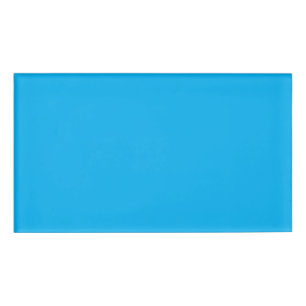 Erleben Sie die Schönheit eines blauen Himmels mit Namenschild