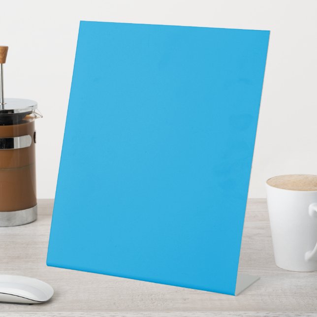 Erleben Sie die Schönheit eines blauen Himmels mit Sockelschild (In Situ)