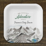 Erlebnis erwartet Forest Baby Shower Mountains Pappteller<br><div class="desc">Diese Babyduschplatte bietet ein rustikales Bergabenteuerthema,  das eine wilde Wasserlandschaft mit Bergen,  Teichen und Kiefern zeigt. Dies ist perfekt für ein Outdoor-Event.</div>
