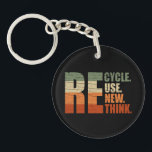 Erneute Neuüberlegung der Wiederverwendung gerecyc Schlüsselanhänger<br><div class="desc">recycle Wiederverwendung erneute Überlegung ist ein originelles grafisches Design, das eine perfekte Möglichkeit ist, die Botschaft des recycelnd zu verbreiten, während Sie zeigen, wie man die Botschaft besser verbreiten kann, als wenn man sie auf der Brust trägt? Das heißt, Sie tun Ihren Teil, um den Planeten zu retten. Dieses Design...</div>