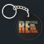 Erneute Neuüberlegung der Wiederverwendung gerecyc Schlüsselanhänger<br><div class="desc">recycle Wiederverwendung erneute Überlegung ist ein originelles grafisches Design, das eine perfekte Möglichkeit ist, die Botschaft des recycelnd zu verbreiten, während Sie zeigen, wie man die Botschaft besser verbreiten kann, als wenn man sie auf der Brust trägt? Das heißt, Sie tun Ihren Teil, um den Planeten zu retten. Dieses Design...</div>