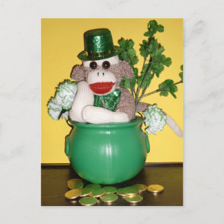 Ernie die des Socken-Affe-St Patrick Postkarte