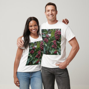 **"Ernte im Blut: Kaffeebohnen auf dem Baum"** T-Shirt