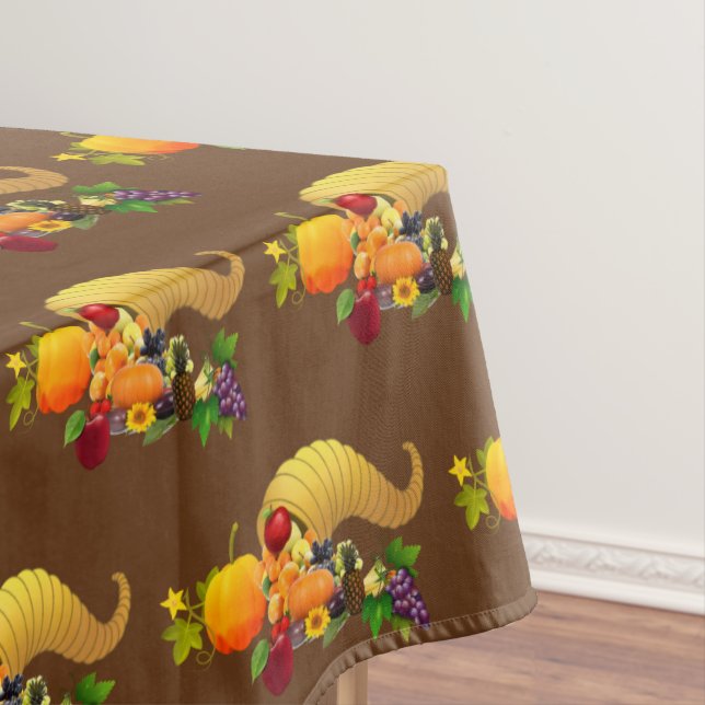 Erntedank Horn von Plenty über Brown Tischdecke (Beispiel)