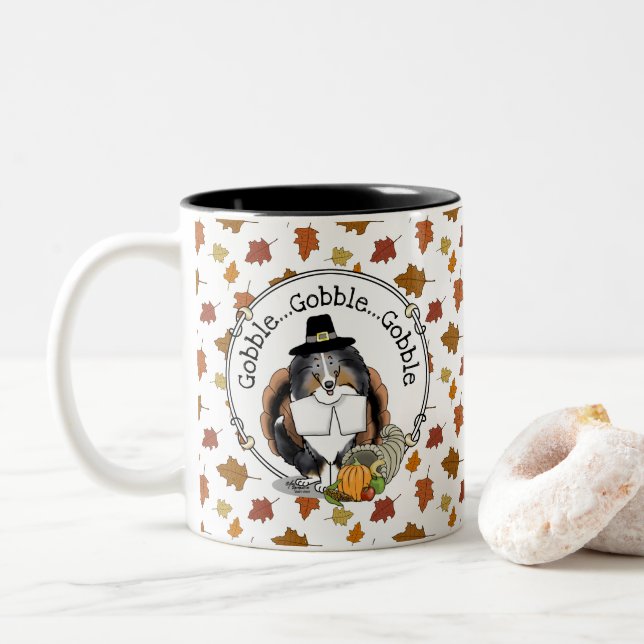 Erntedank Shetland Sheepdog (blauer Merle) Funny Zweifarbige Tasse (Mit Donut)