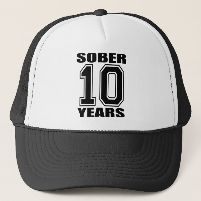 Ernüchtern Sie 10 Jahre Schwarz-auf Weiß Truckerkappe (Vorderseite)