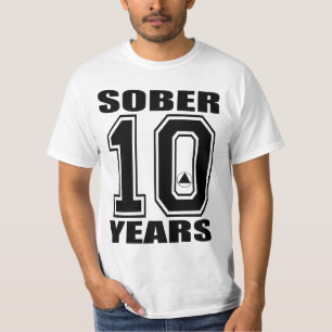 Ernüchtern Sie 10 Jahre schwärzen auf Weiß, T-Shirt