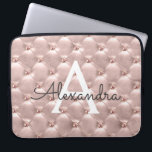 Erröten rosa Rosen-Goldelegantes Vintages Laptopschutzhülle<br><div class="desc">Erröten das rosa elegante Rosen-Gold,  Vintager Monogramm-Fall. Dieser Fall kann besonders angefertigt werden,  um Ihre Initiale und Vornamen einzuschließen.</div>