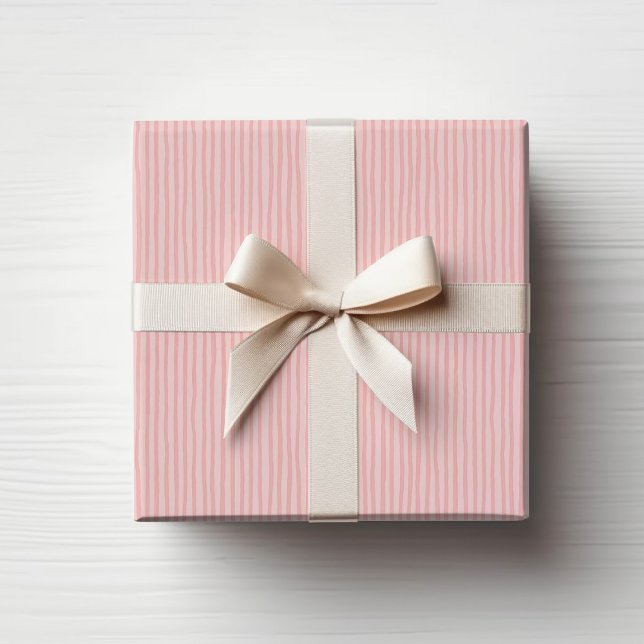 Errötend gestreiftes minimalistisches Geschenkpapi Geschenkpapier (Von Creator hochgeladen)