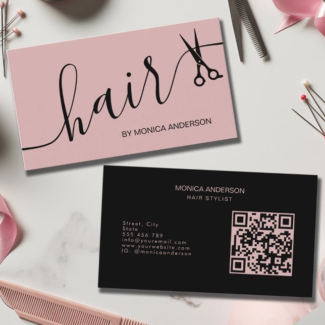 Errötendes Rosa Haar Script Stylist Schere QR Code Visitenkarte (Blush Pink Hair Script Stylist Scissors QR Code Business Card)