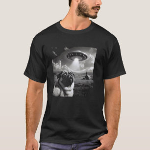Erschrockenener Pug macht ein Selfie mit UFO u2013 T-Shirt