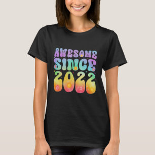 Erstaunlich seit 2022 1 Jahre alt Tie Dye Blume 1. T-Shirt