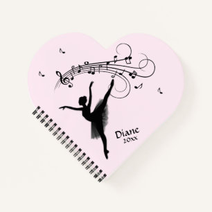 Erstaunliche Ballerina tanzt mit Musik in Rosa Notizbuch