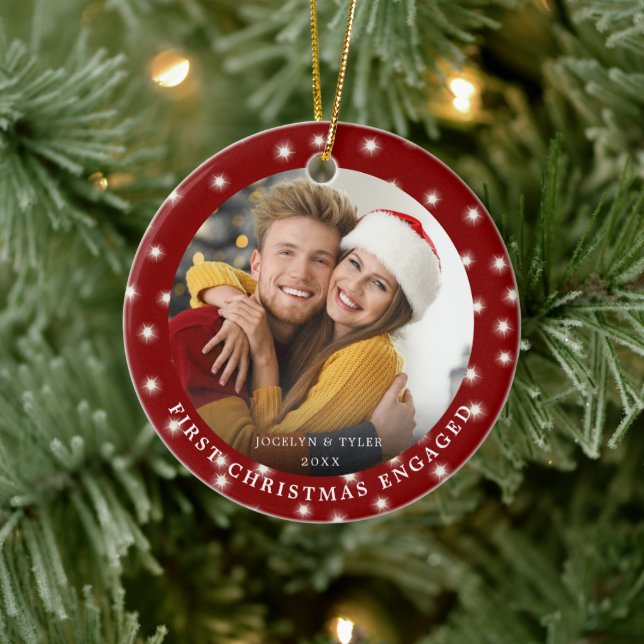 ERSTE CHRISTMAS VERLOBTES Foto Fairy Lights Red Keramik Ornament (Baum)