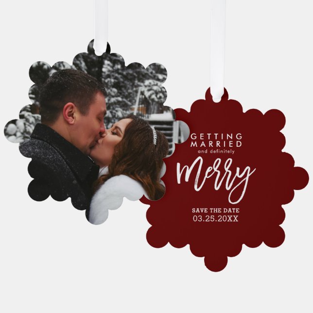 Erste Ehe definitiv Merry Save the Date Ornament Karte (Vorderseite/Rückseite)