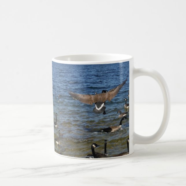 Erste Gänse zum Fliegen, Gänse am Arrowhad-See Kaffeetasse (Rechts)