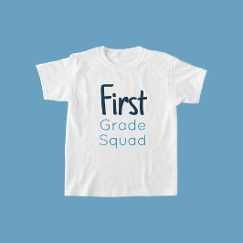 Erste Grade-Squad-Shades von blauem Text T-Shirt