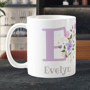 Erste Initial Plus Name Evelyn mit Blume Kaffeetasse