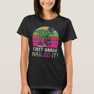 Erste Klasse Hat Es Geschafft T Rex Geschenk Zum S T-Shirt