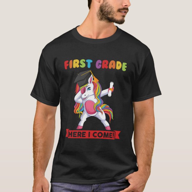 Erste Klasse hier komme ich Erste Klasse Abschluss T-Shirt (Vorderseite)