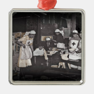 Erste Krankenversicherungs-Station des Weltkrieges Silbernes Ornament