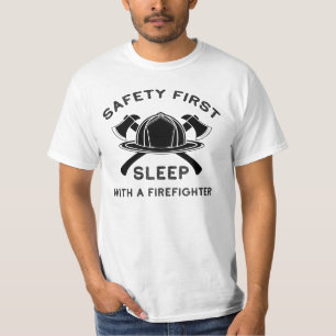 Erste Schlaf mit einem Feuerwehrmann T-Shirt