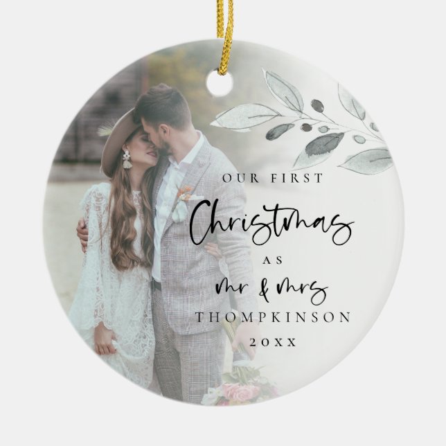 Erste Verheiratete Weihnachts-Script-Foto Jahr Keramik Ornament (Vorne)