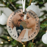 Erste Weihnachten als Ehemann & Ehefrau Ornament Aus Glas<br><div class="desc">Erinnern Sie sich an die ersten Weihnachten als Ehemann und Ehefrau mit diesem eleganten Foto-Glas-Ornament. Design zeigt ein Bild Ihrer Wahl,  ein geripptes Overlay mit der Typografie 'FIRST CHRISTMAS HUSBAND AND EHEFRAU' und das Jahr.</div>