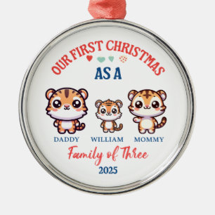 Erste Weihnachten als Familie von drei Niedlichen Ornament Aus Metall