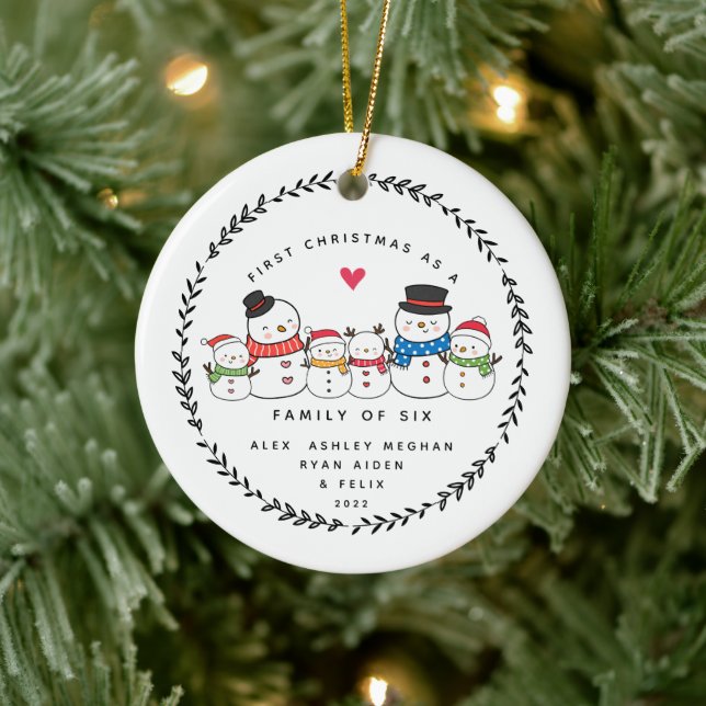 Erste Weihnachten als Familie von sechs Snowmen Keramik Ornament (Baum)