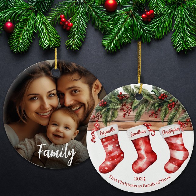 Erste Weihnachten als Familienname Strumpf Foto Keramik Ornament (Von Creator hochgeladen)