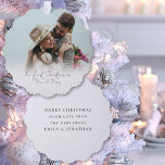 Erste Weihnachten als Foto Overlay Script Ornament Karte<br><div class="desc">Erste Weihnachten als Foto Overlay Script Ornament. Ihre erste verheiratete Weihnachtszeit ist sehr außergewöhnlich, und dieses handliche All-in-One-Ornament und -Ausweis, hat Ihr Foto und Ihre erste Weihnachtszeit als Mr. & Mrs. in einem informellen Set-Skript auf der Vorderseite, und Ihre Botschaft und Namen auf der Rückseite, bereit für Ihre Empfänger, von...</div>