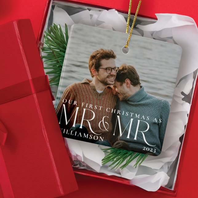 Erste Weihnachten als Mr. & Mr. Modern Couple Foto Keramikornament (First Christmas As Mr & Mr Modern Couple Photo Ceramic Ornament)