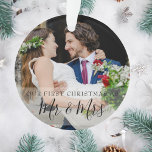 Erste Weihnachten als Mr. & Mrs. Name 2 Fotos Ornament<br><div class="desc">Personalisieren Sie Ihre Lieblings-Fotos,  Name und Datum,  um eine einzigartige Erinnerung und Geschenk für ein erstes Weihnachtsfest zu schaffen. Ein schöner Sake,  um gemeinsam Ihr erstes Weihnachten zu feiern. Entwickelt von Thisisnotme©</div>