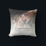 Erste Weihnachten als Verheiratete Hochzeit Foto C Kissen<br><div class="desc">Erste Weihnachten als Verheiratetes Hochzeitsstipenkissen können Sie einfach Ihr Lieblings-Hochzeitsfest Foto,  Datum und Namen als Paar hinzufügen,  indem Sie auf den "Personalisieren"-Button klicken</div>